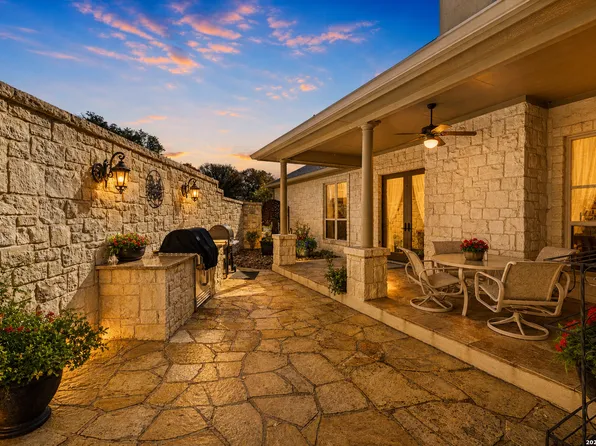 150 E St Andrews Loop, Kerrville, TX 78028