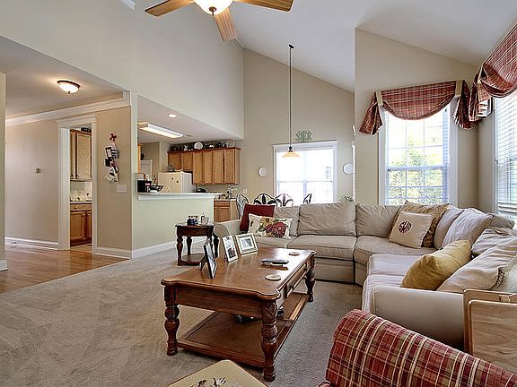 5th image of 108 Blackwater Dr