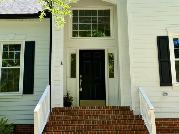 218 Swansboro Dr, Cary, NC 27519