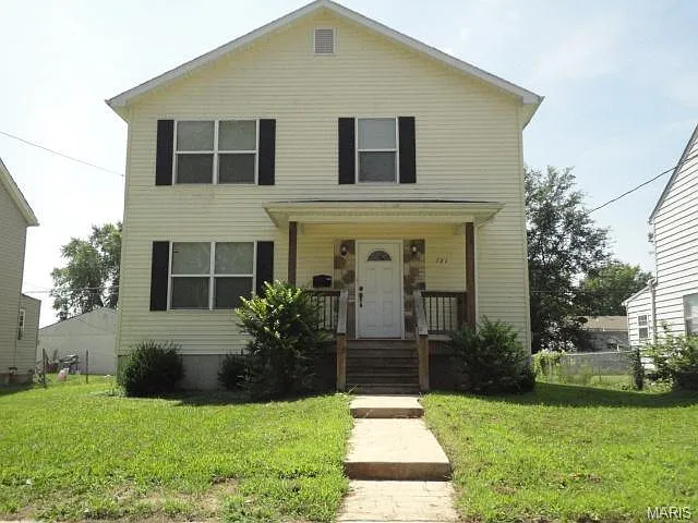 721 Benton St photo 1