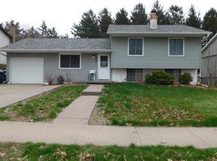 2717 Spinning Wheel Ct, Muscatine, IA 52761