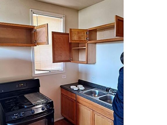 3rd image of 6214 S Evans Ave