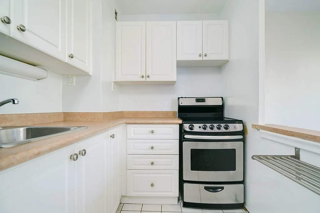160 Balmoral Avenue Toronto — Photo 3