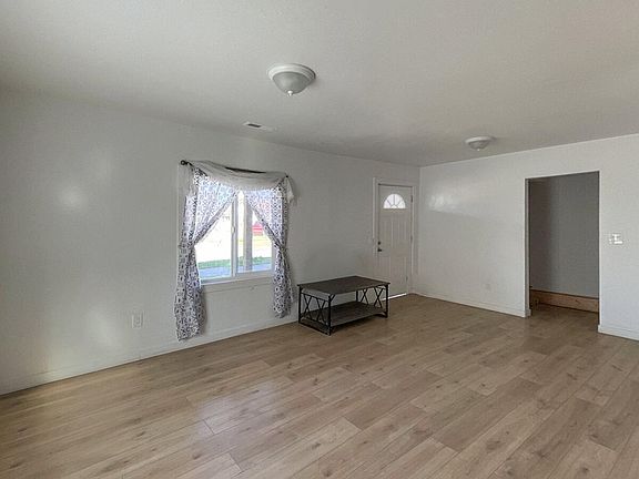 4th image of 705 S Satus Ave