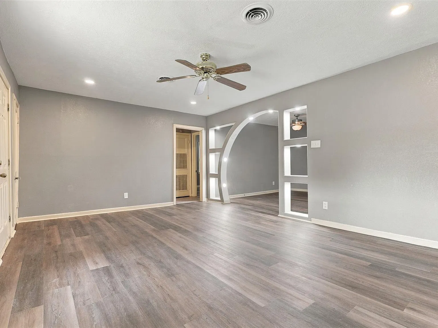 2 bed, 2.0 bath, 1905 sqft, $1,800 — Photo 3