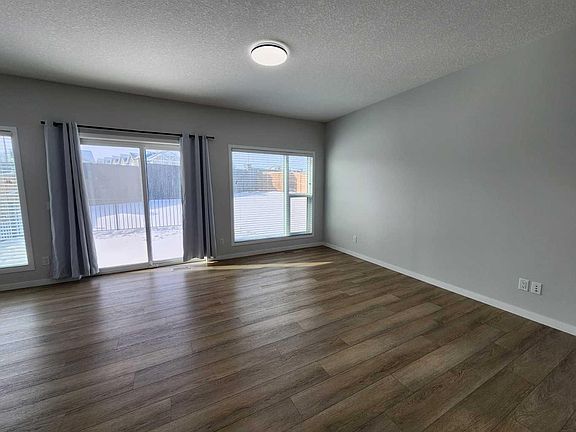 4th image of 365 Edith Rd NW