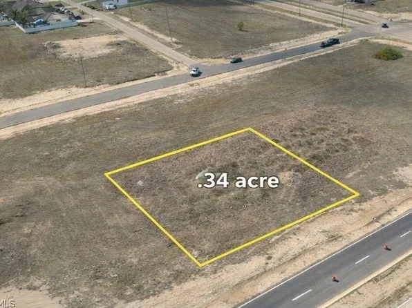 16 Diplomat Pkwy E, Cape Coral, FL 33909