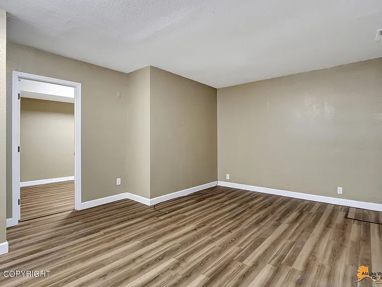 2905 Turnagain St — Photo 2