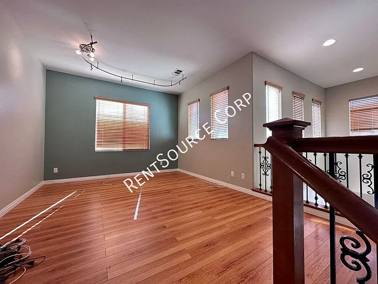 28479 Falcon Crest Dr — Photo 17