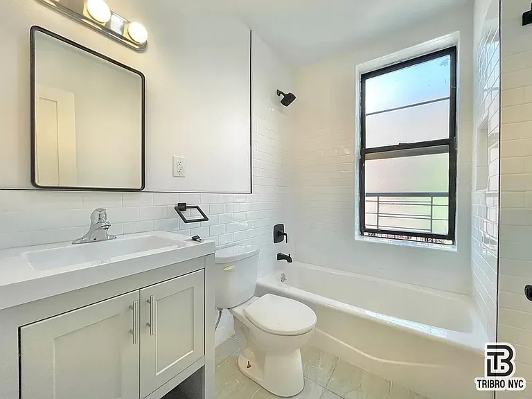 1056 Rogers Ave #3R — Photo 8