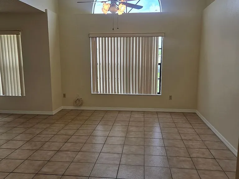 838 Honolulu Woods Ln — Photo 2