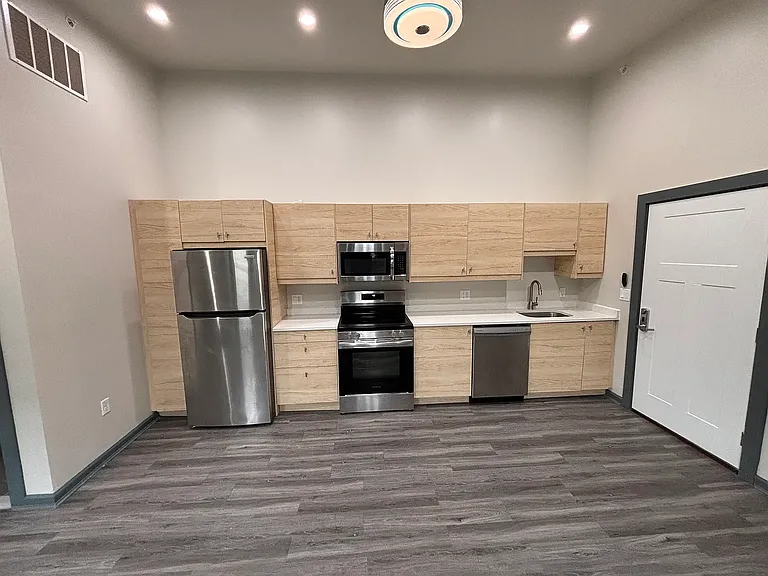 29 E Utica St #3C — Photo 11