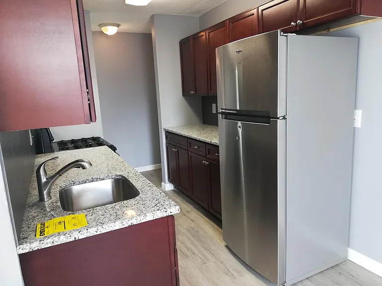 37 Shrewsbury Green Dr — Photo 3
