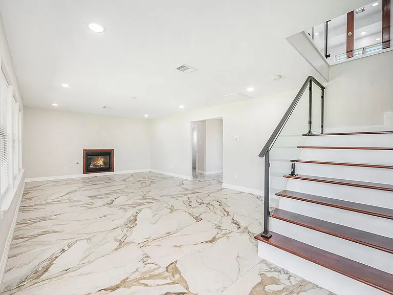 7711 Antoine Dr — Photo 8