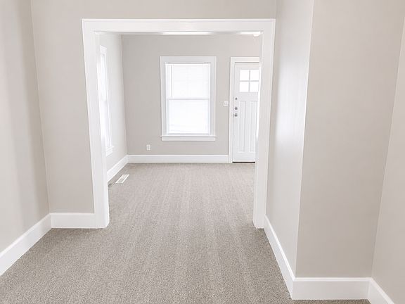 4th image of 905 Southwest Blvd