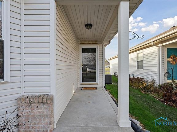 3rd image of 2418 Heatherlake Pl