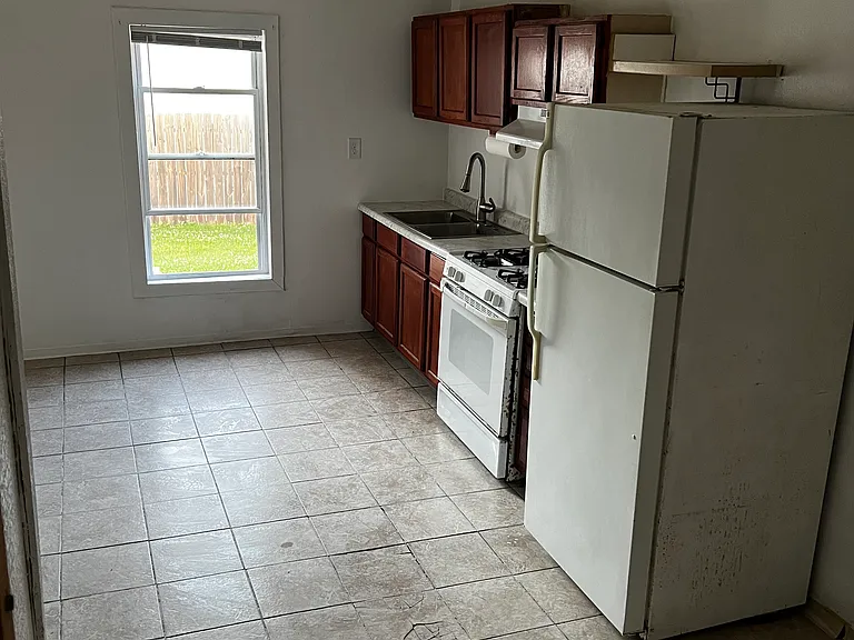 1131 Dr Martin Luther King Dr #B — Photo 8