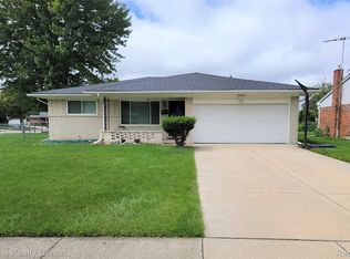 34305 Tyler Dr, Sterling Heights, MI 48310