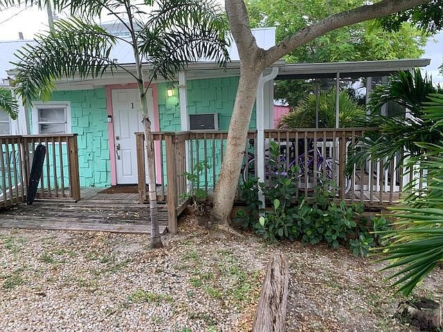 1st image of 122 Crescent St #1