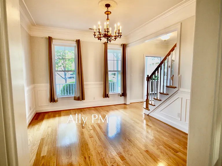 1892 Clay Dr — Photo 6