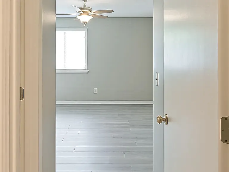 604 Battery Ln — Photo 4