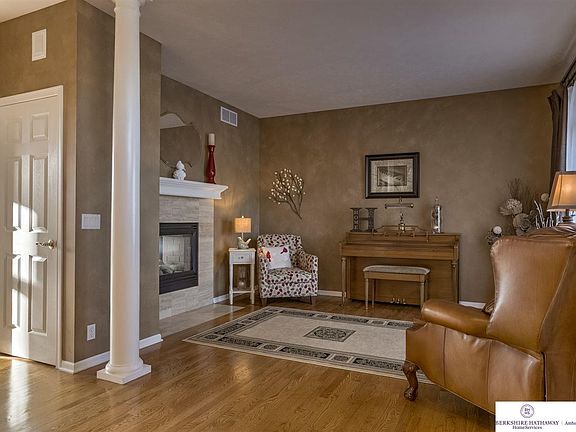 4th image of 17221 Franklin Dr
