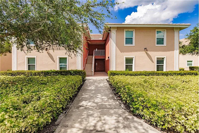3 bed, 1596 sqft, $2,400 — Photo 4