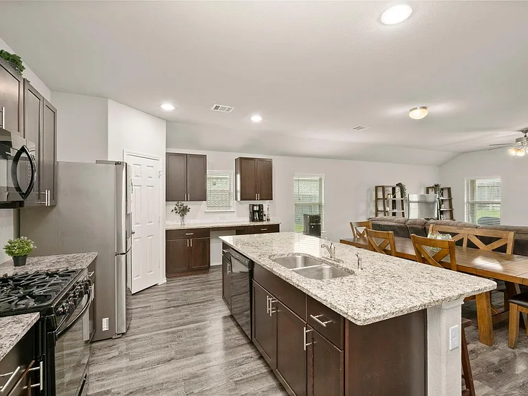 IMAGINE COMING HOME TO THIS KITCHEN