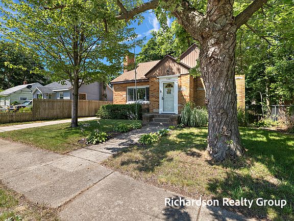 3rd image of 1261 Graf St