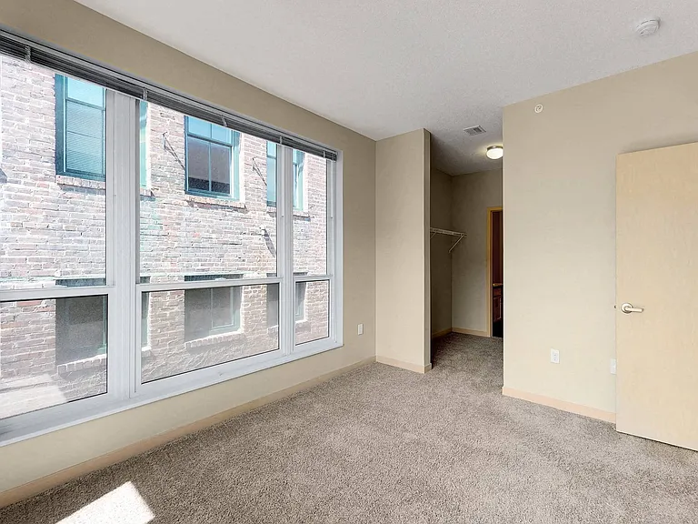 L14 Flats — Photo 64