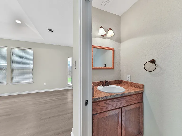 102 Cornell Ave — Photo 6