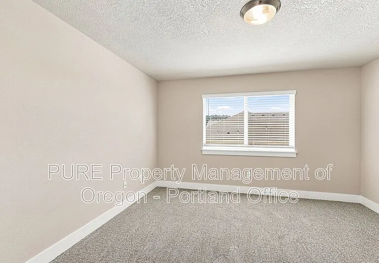 588 NE Alderwood Dr — Photo 18