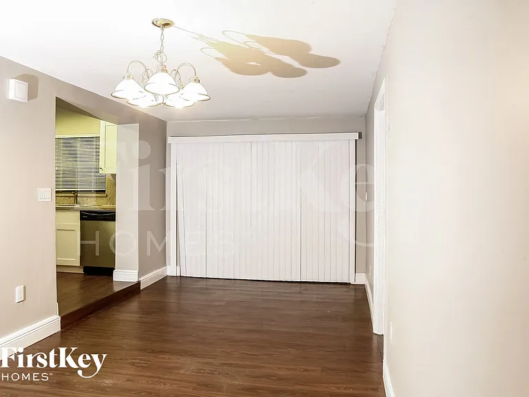 9880 Martinique Dr — Photo 5