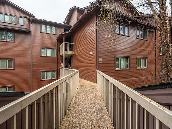 2nd image of 142 Lake Hamilton Dr APT 303
