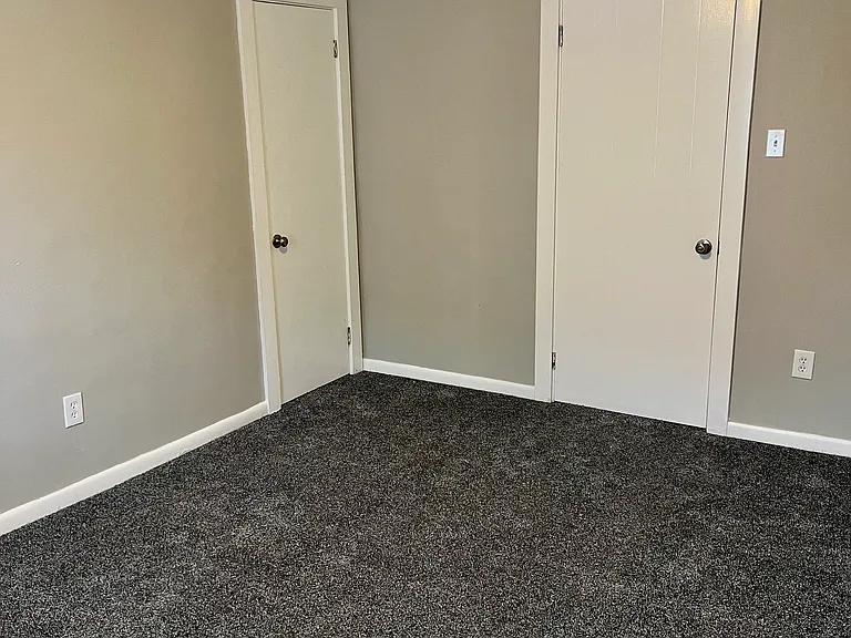 625 Miller St — Photo 15
