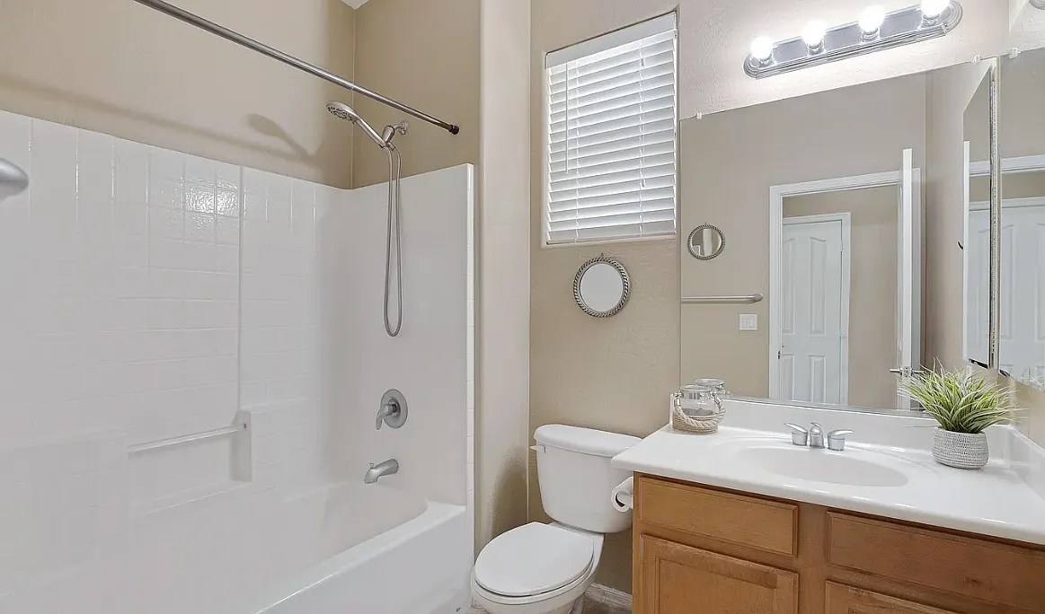 3 bed, 1723 sqft, $2,300 — Photo 4