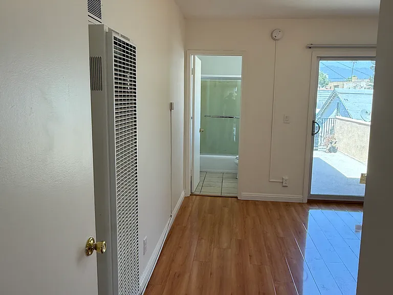 913 E Windsor Rd #6 — Photo 14