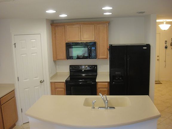 3rd image of 2907 Birchcreek Dr