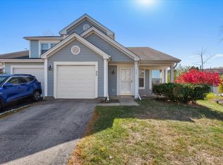 370 Trailside Ct, Carol Stream, IL 60188