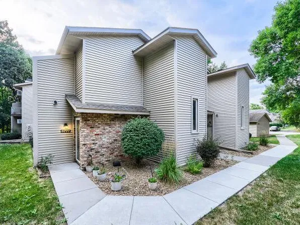 8777 Jasmine Ln, Eden Prairie, MN 55344