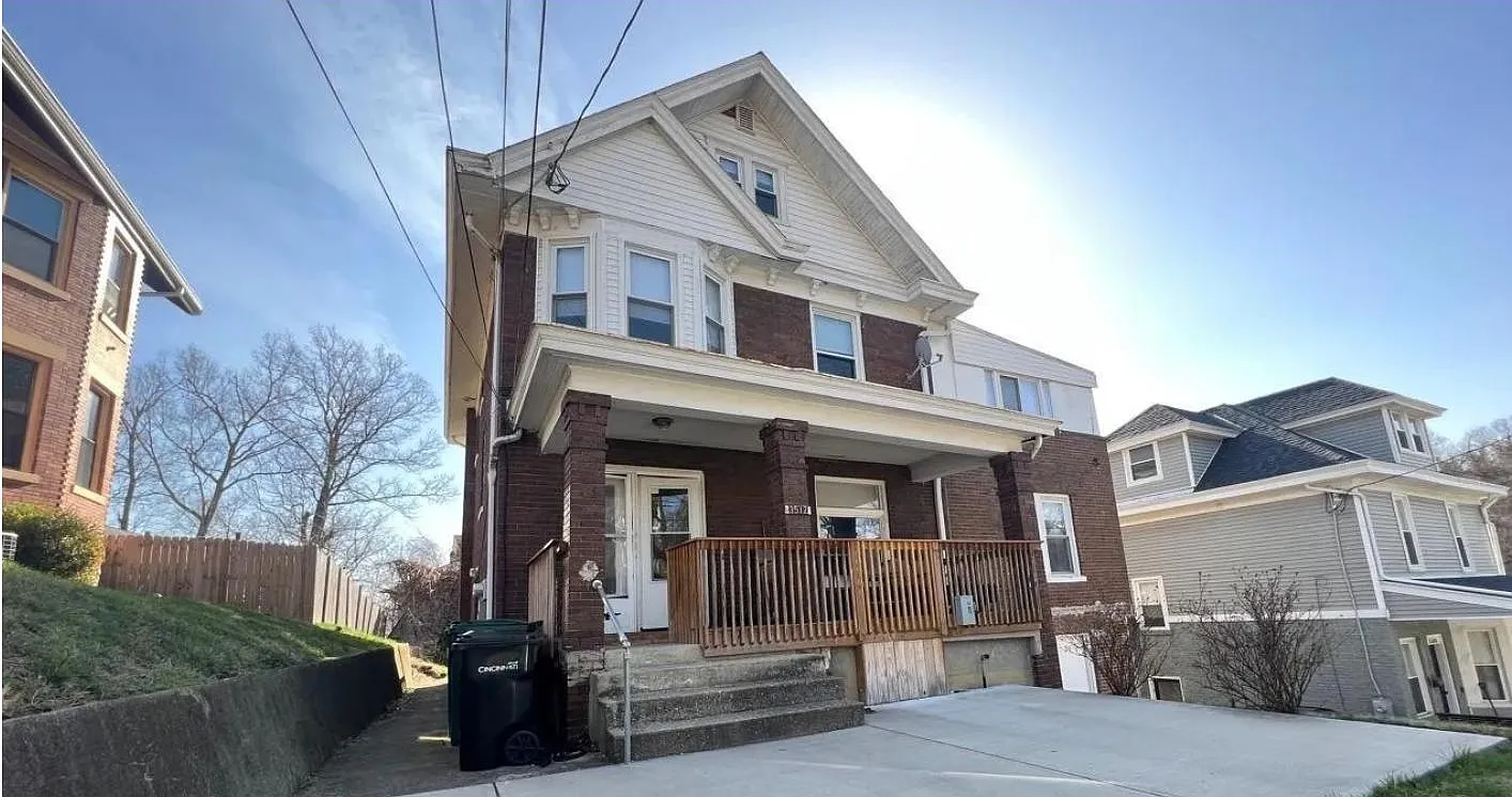 4 bed, 1400 sqft, $1,900 — Photo 1