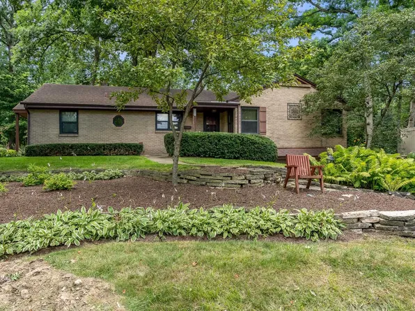 220 Hilton Ave, Rockford, IL 61107