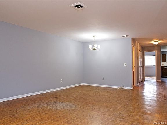5th image of 2 Ledgebrook Dr Unit 2