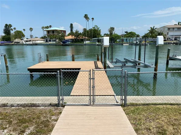 521 S Bayshore Dr, Madeira Beach, FL 33708
