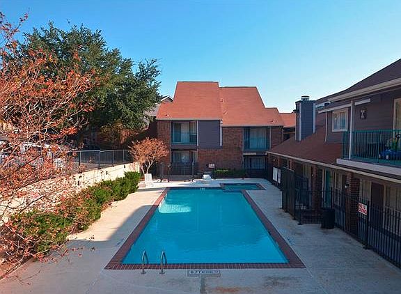 3rd image of 1840 Burton Dr APT 220