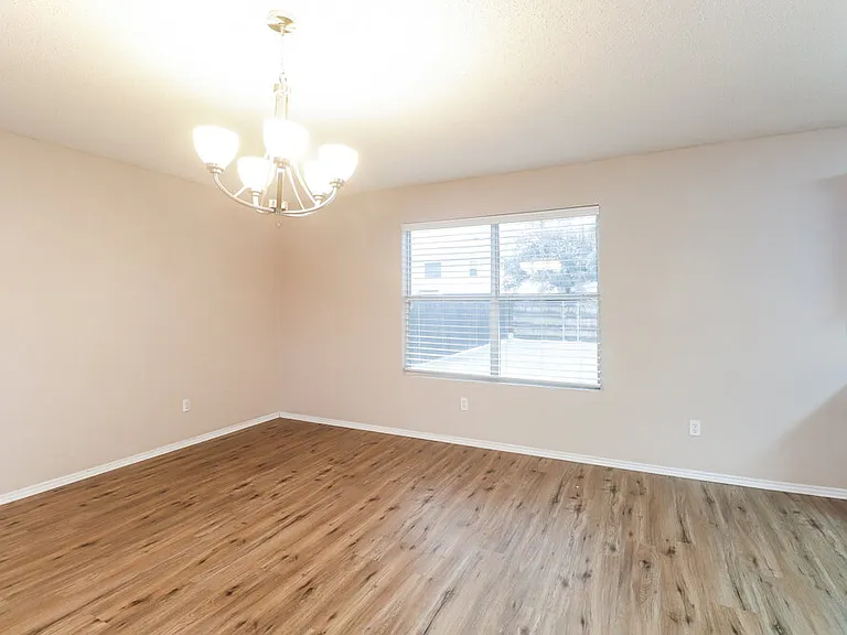 317 Blairwood Dr — Photo 7