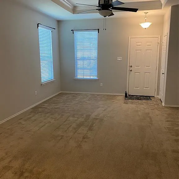 352 Martha Dr — Photo 3