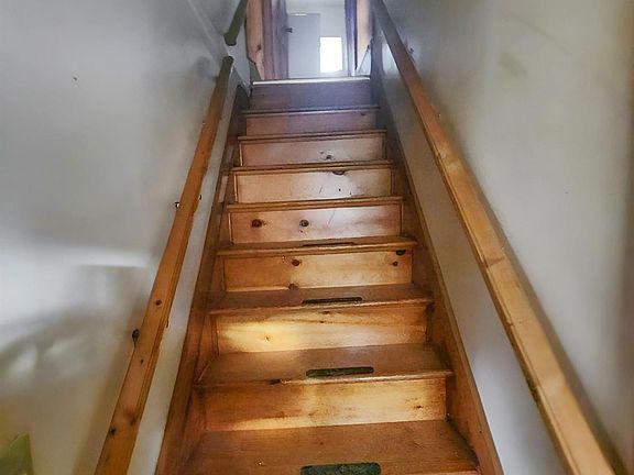 4th image of 86 Maple Street