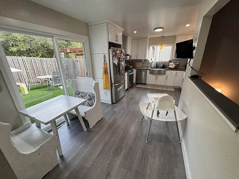 3131 Robinson Dr — Photo 11