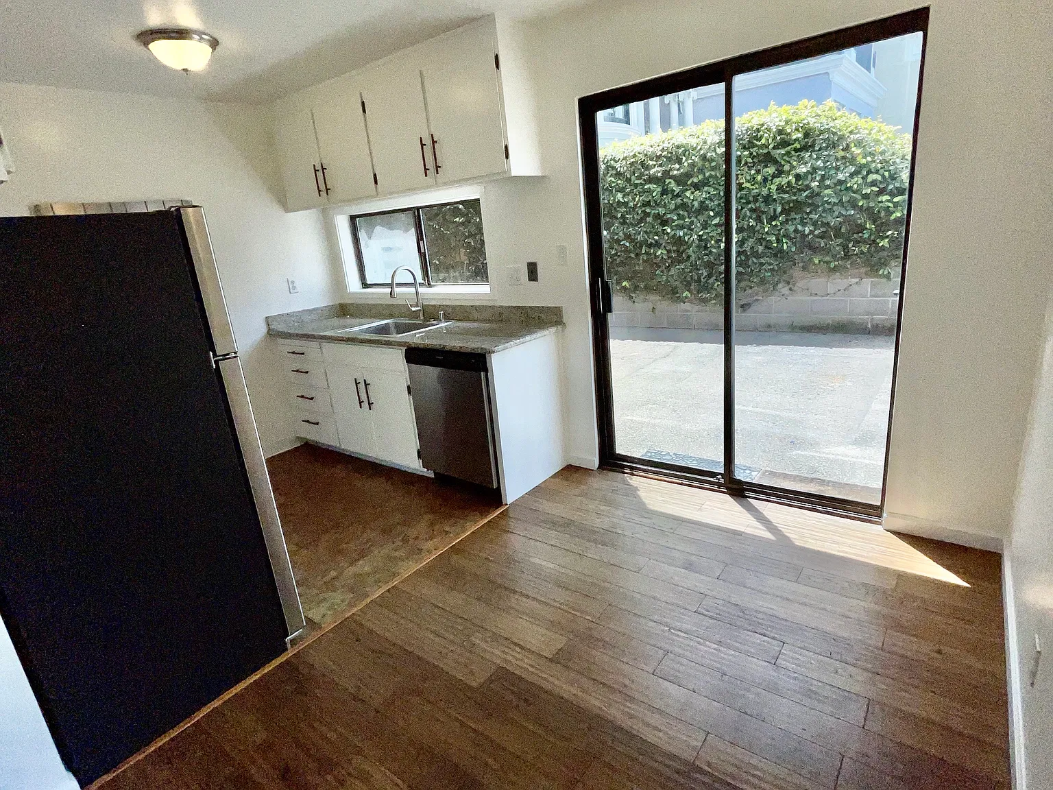 2 bed, 900 sqft, $6,500 — Photo 4